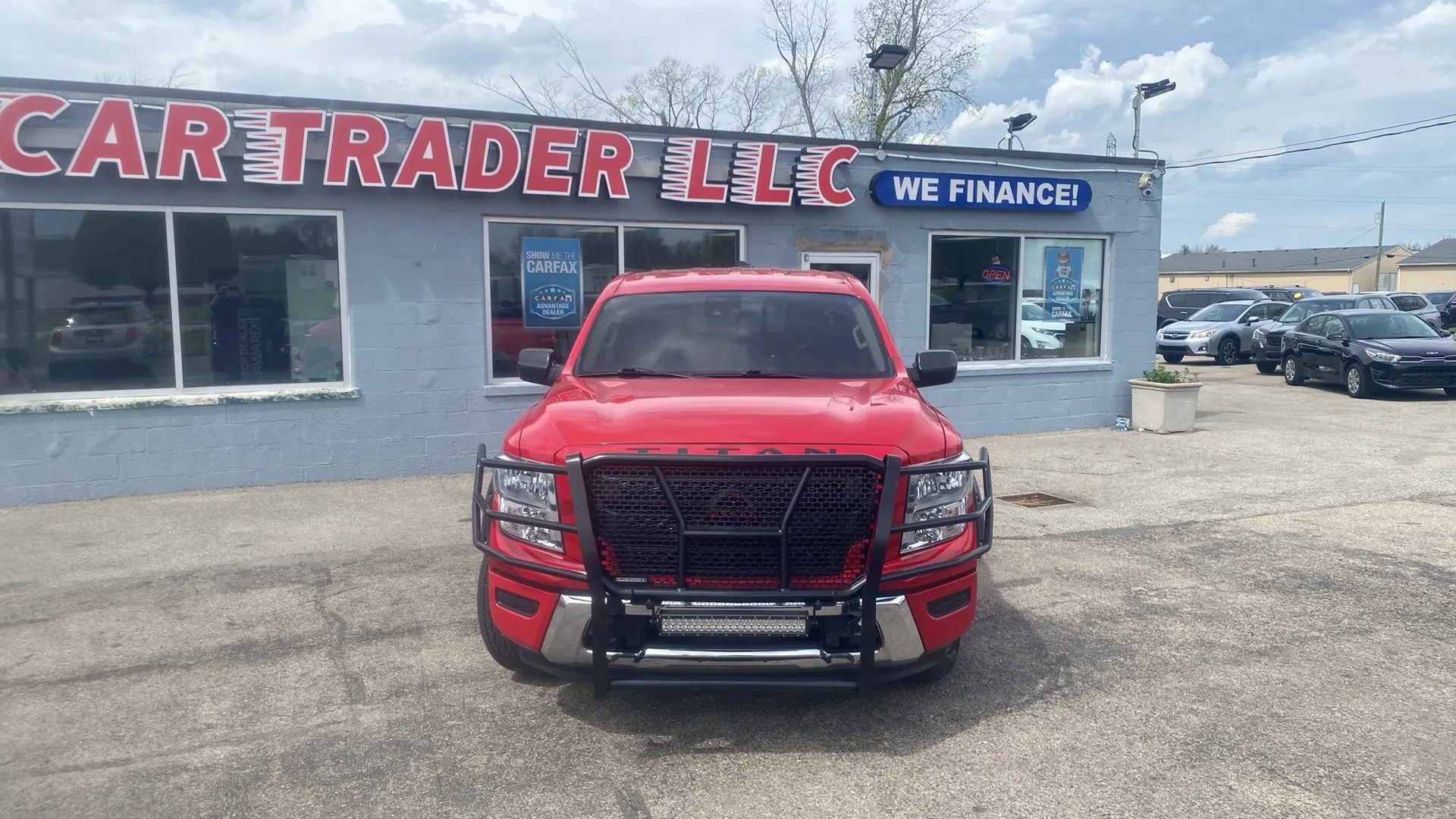 Used 2022 Nissan Titan SV AWD/4WD image 2