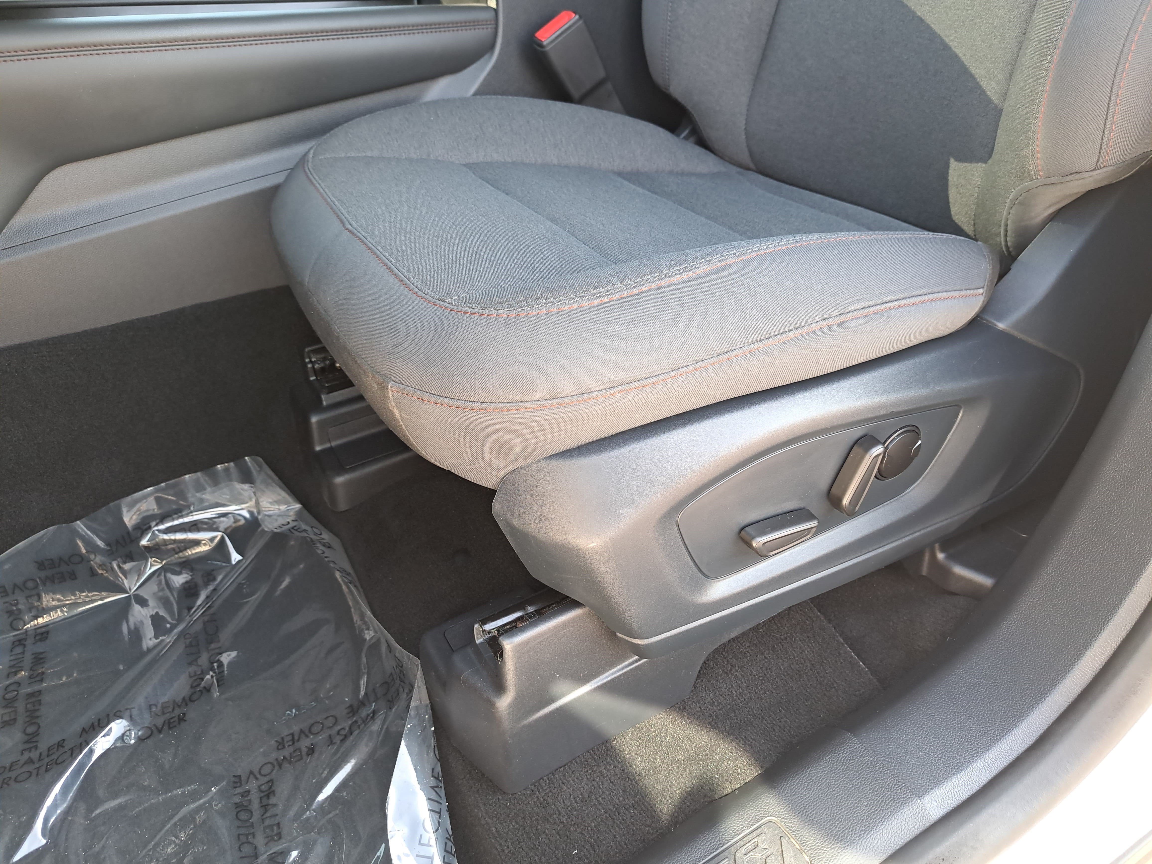Used 2025 Ford Explorer Active AWD/4WD image 30
