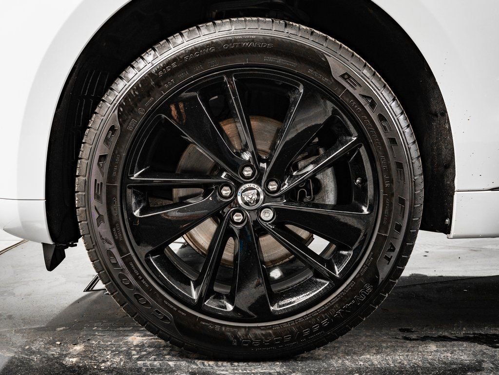Used 2025 Jaguar F-PACE R-Dynamic S AWD/4WD image 13