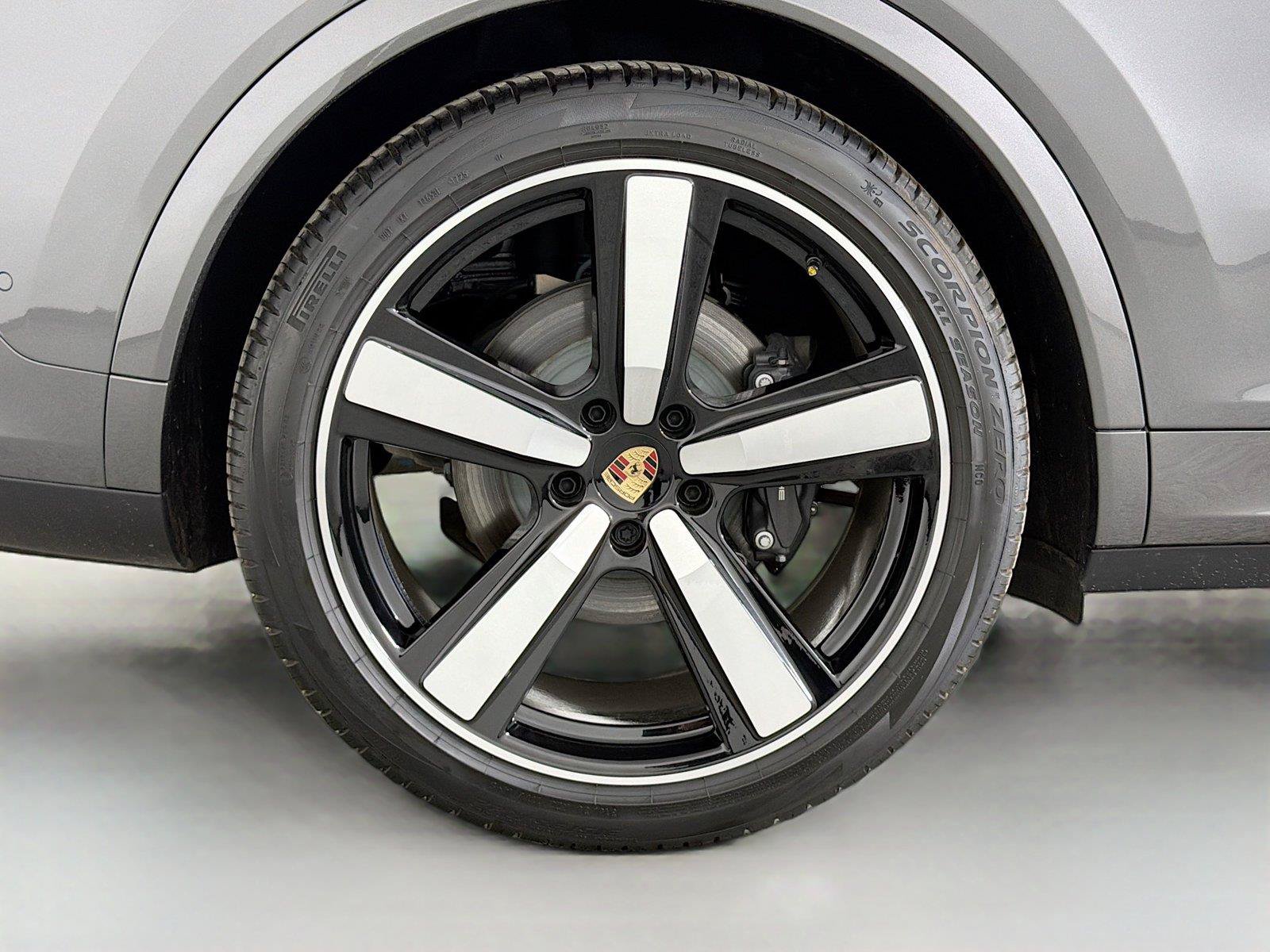 Certified 2025 Porsche Cayenne Coupe AWD/4WD image 13