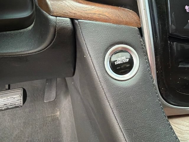 Used 2019 Cadillac Escalade ESV Luxury AWD/4WD image 18
