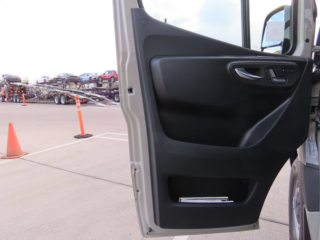 Used 2025 Mercedes-Benz Sprinter 2500 image 24