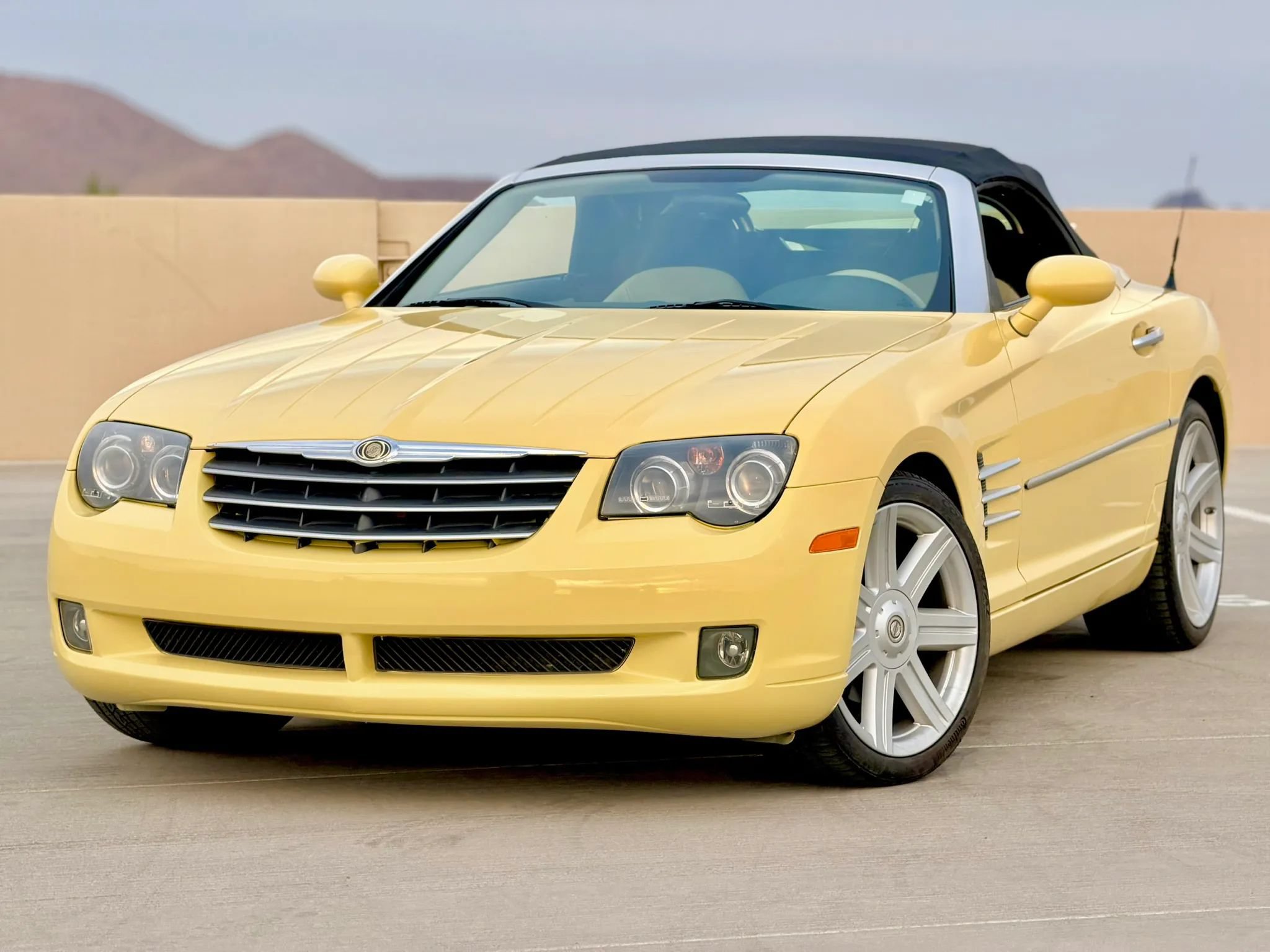 Used 2005 Chrysler Crossfire Limited RWD image 3