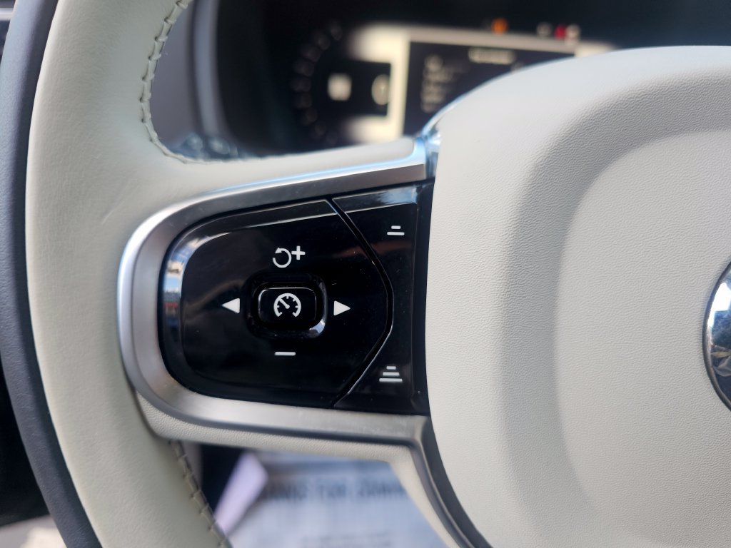 Certified 2025 Volvo XC90 T8 Plus w/ Protection Package Premier AWD/4WD image 18