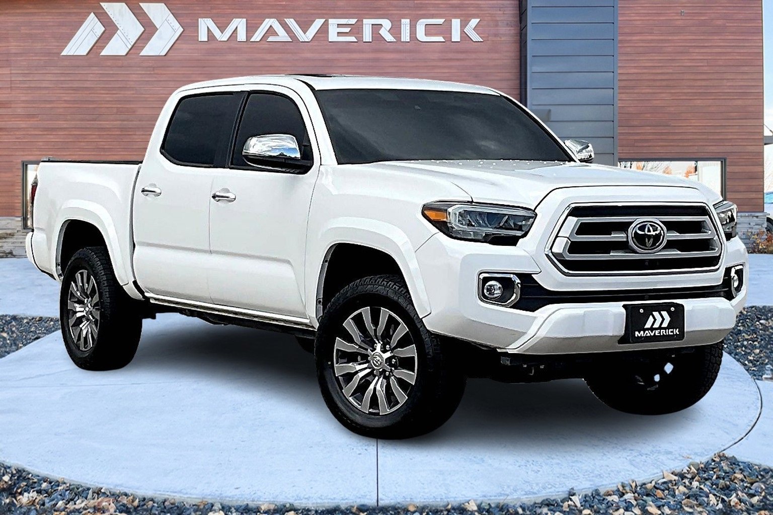 Used 2023 Toyota Tacoma Limited image 1