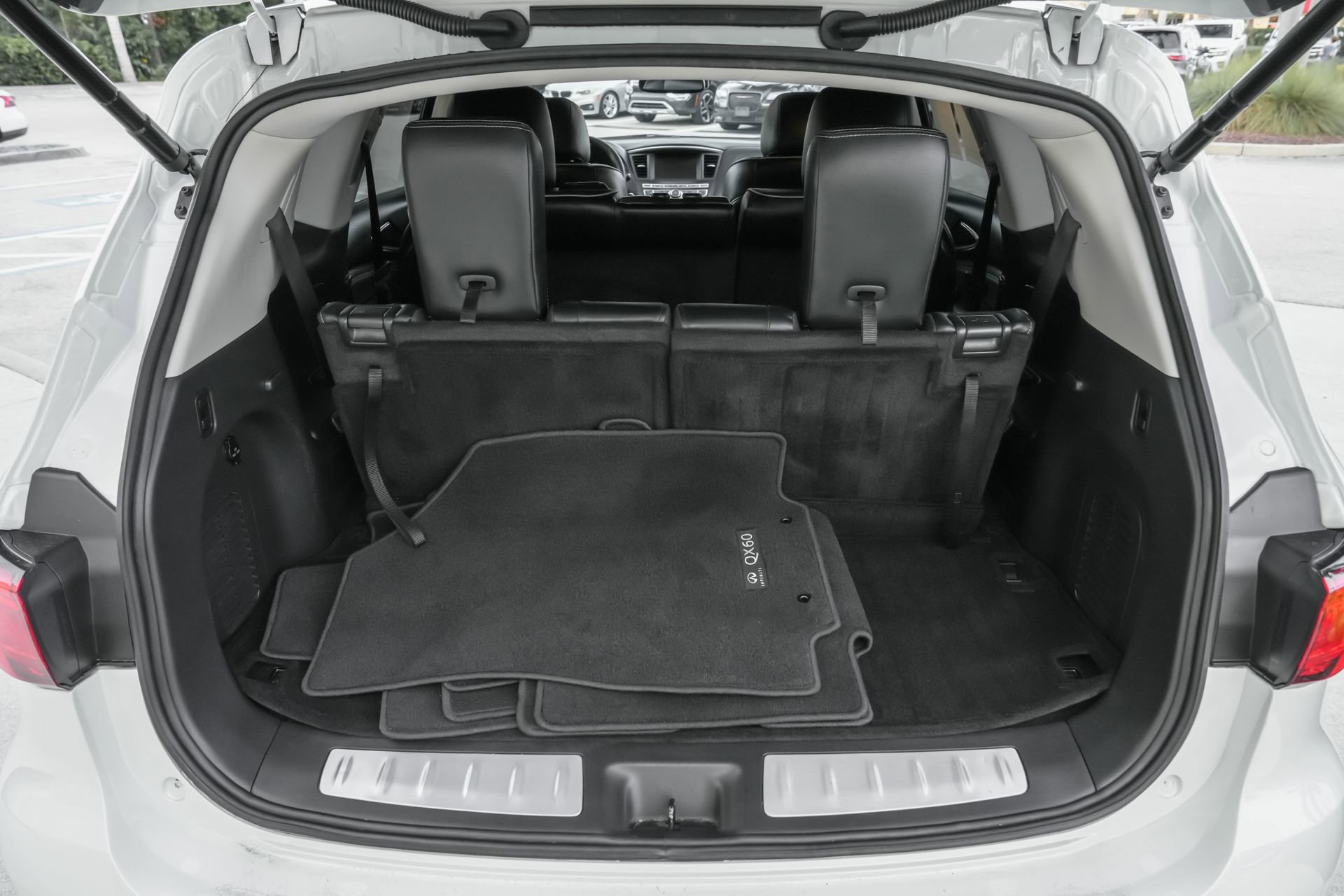 Used 2019 INFINITI QX60 Luxe w/ Essential Package image 40