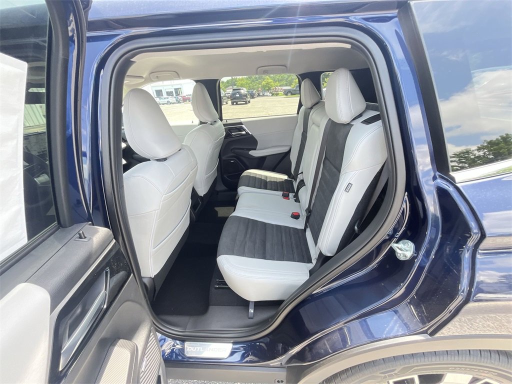 New 2025 Mitsubishi Outlander SE image 22