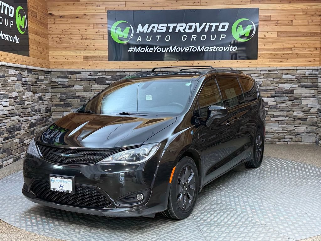 Used 2020 Chrysler Pacifica Touring-L w/ S Appearance Package FWD image 6