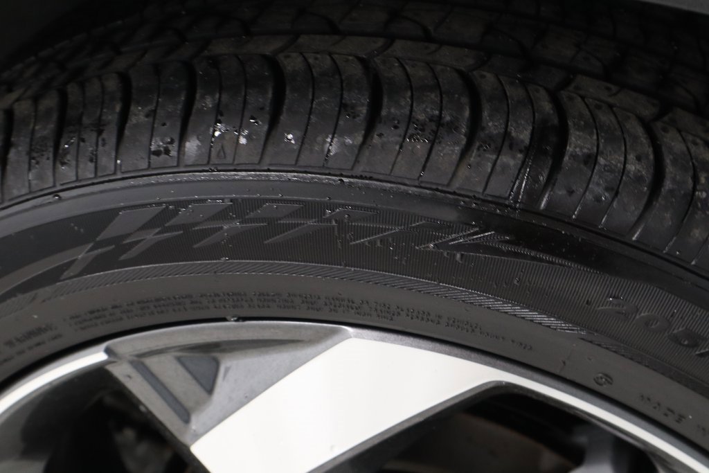 Certified 2025 Hyundai Venue SEL image 19