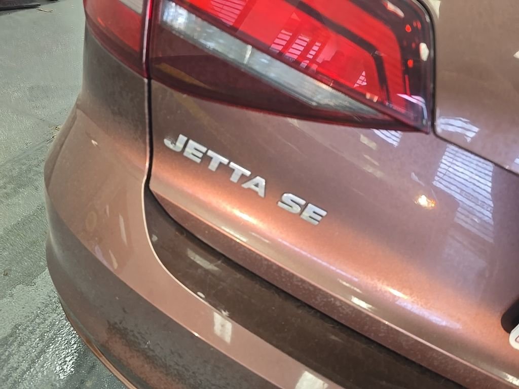 Used 2016 Volkswagen Jetta SE image 6