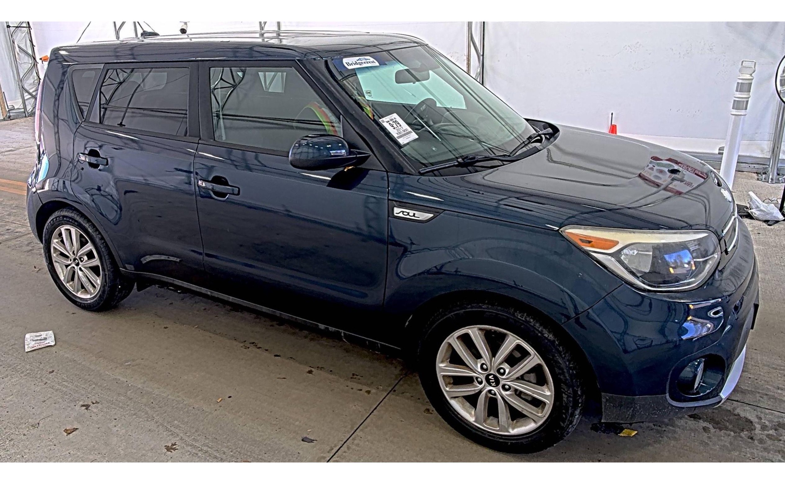 Used 2017 Kia Soul + image 3