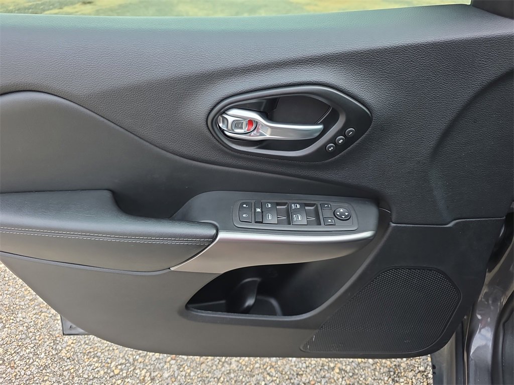 Used 2022 Jeep Cherokee Limited image 18