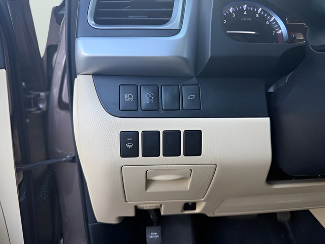 Used 2017 Toyota Highlander XLE FWD image 12