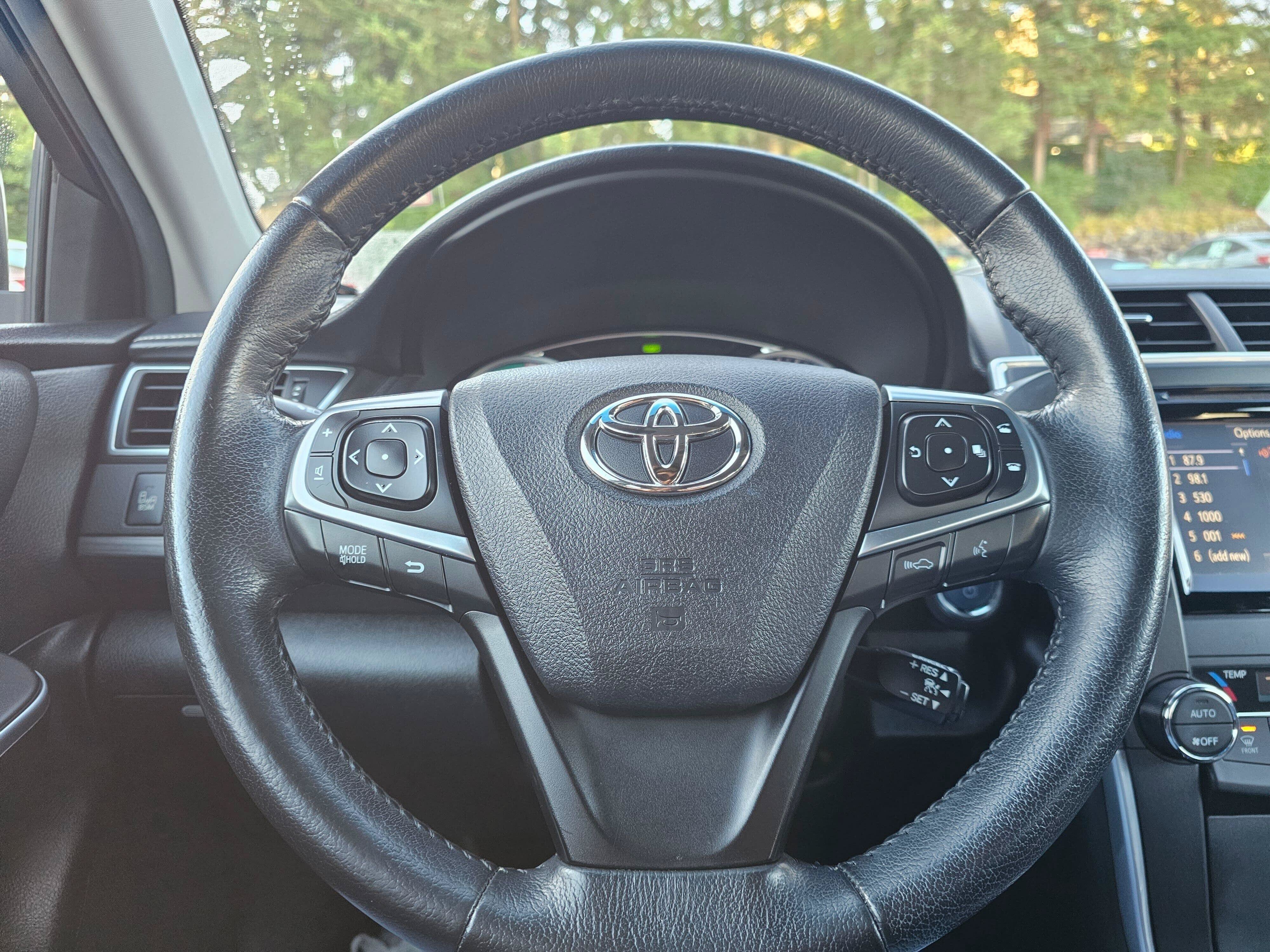 Used 2015 Toyota Camry XLE w/ Moonroof Package FWD image 25