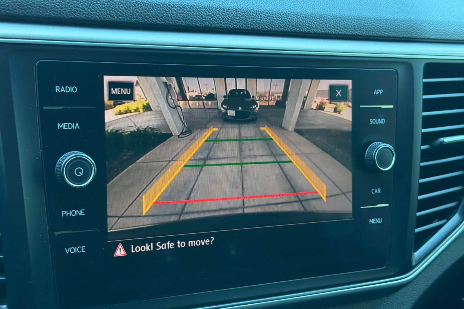 Used 2018 Volkswagen Atlas SE FWD image 24