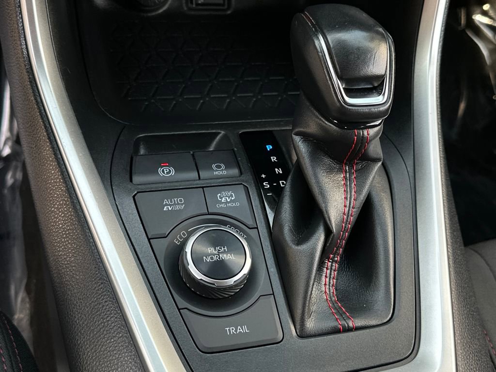 Used 2022 Toyota RAV4 SE w/ Weather & Moonroof Package image 28