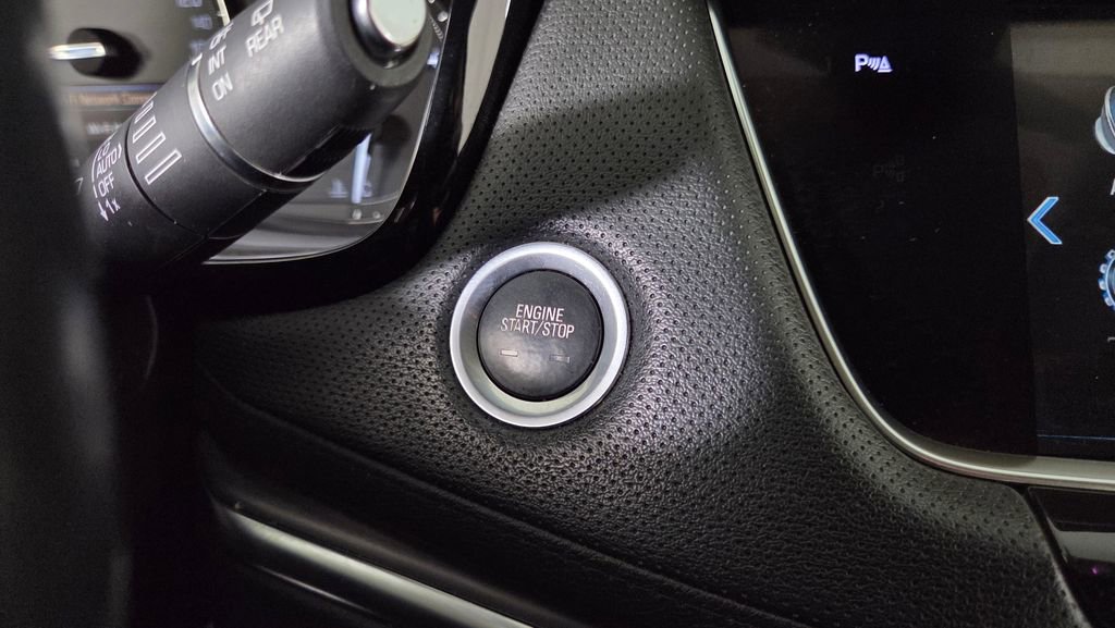 Used 2018 Cadillac XT5 Luxury w/ Driver Awareness Package image 23