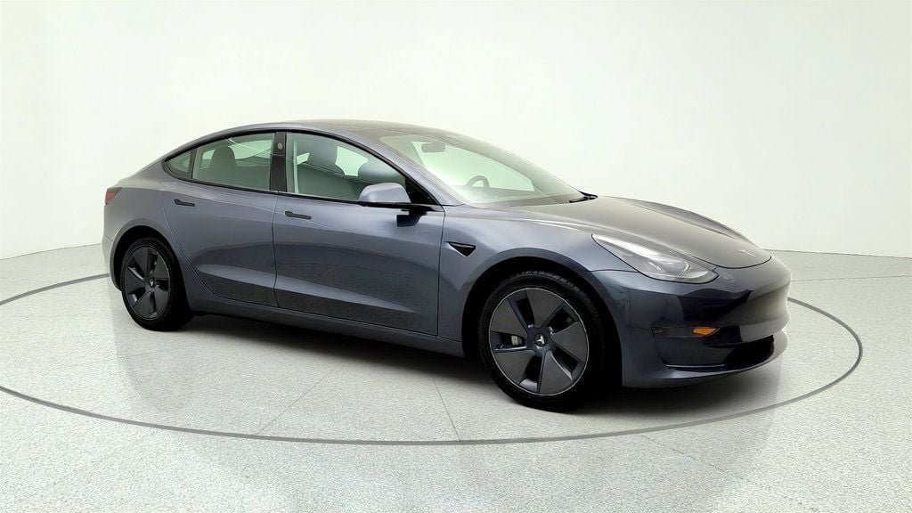 Used 2023 Tesla Model 3 Standard Range RWD image 3