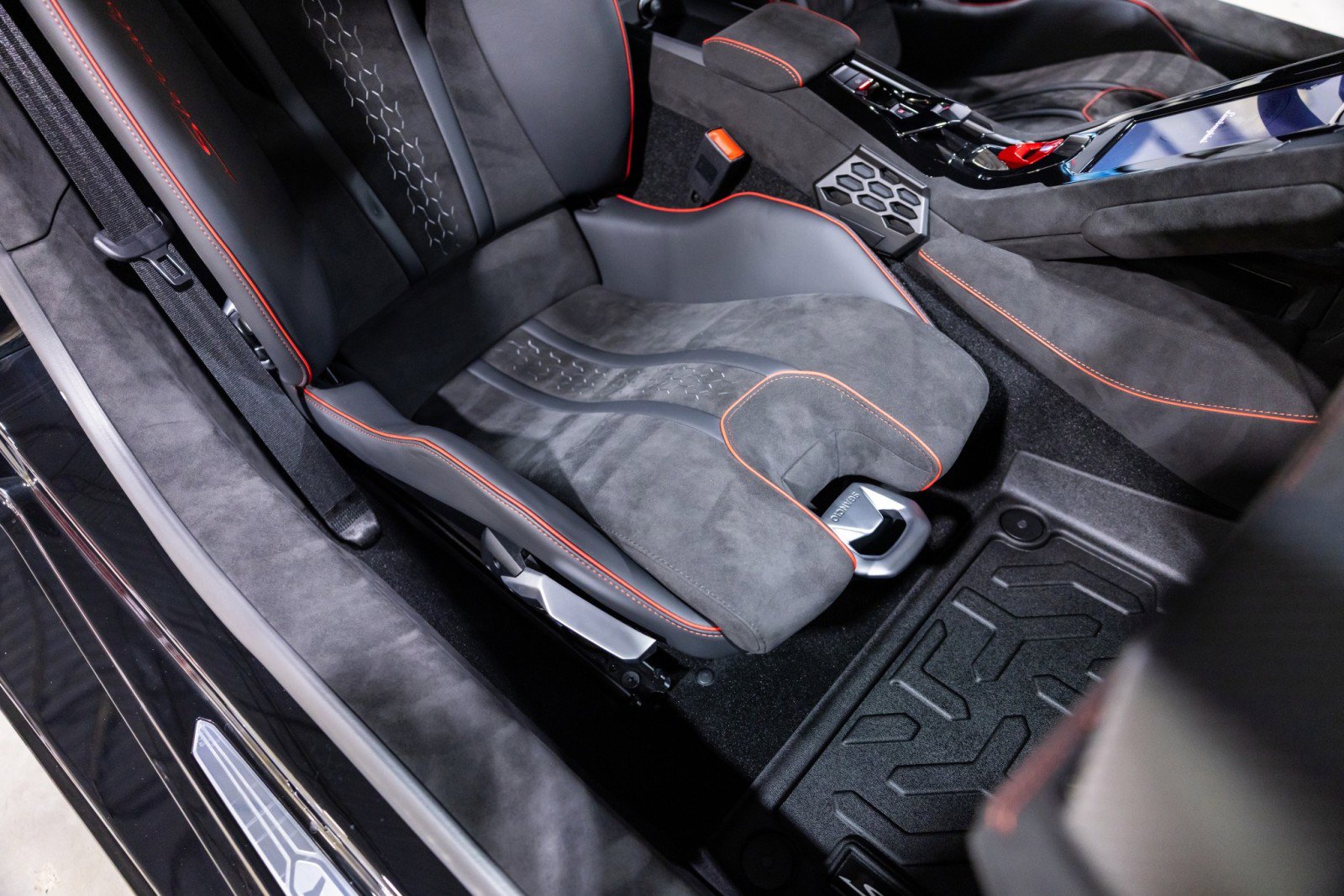 Used 2024 Lamborghini Huracan Sterrato AWD/4WD image 31