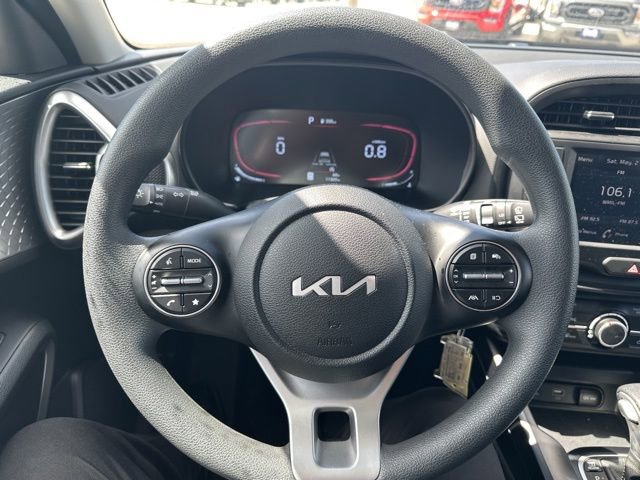 Used 2025 Kia Soul LX w/ LX Technology Package FWD image 11
