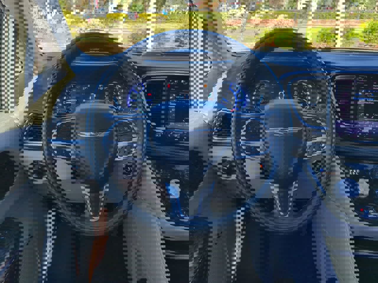 Used 2022 Chrysler Pacifica Limited image 16