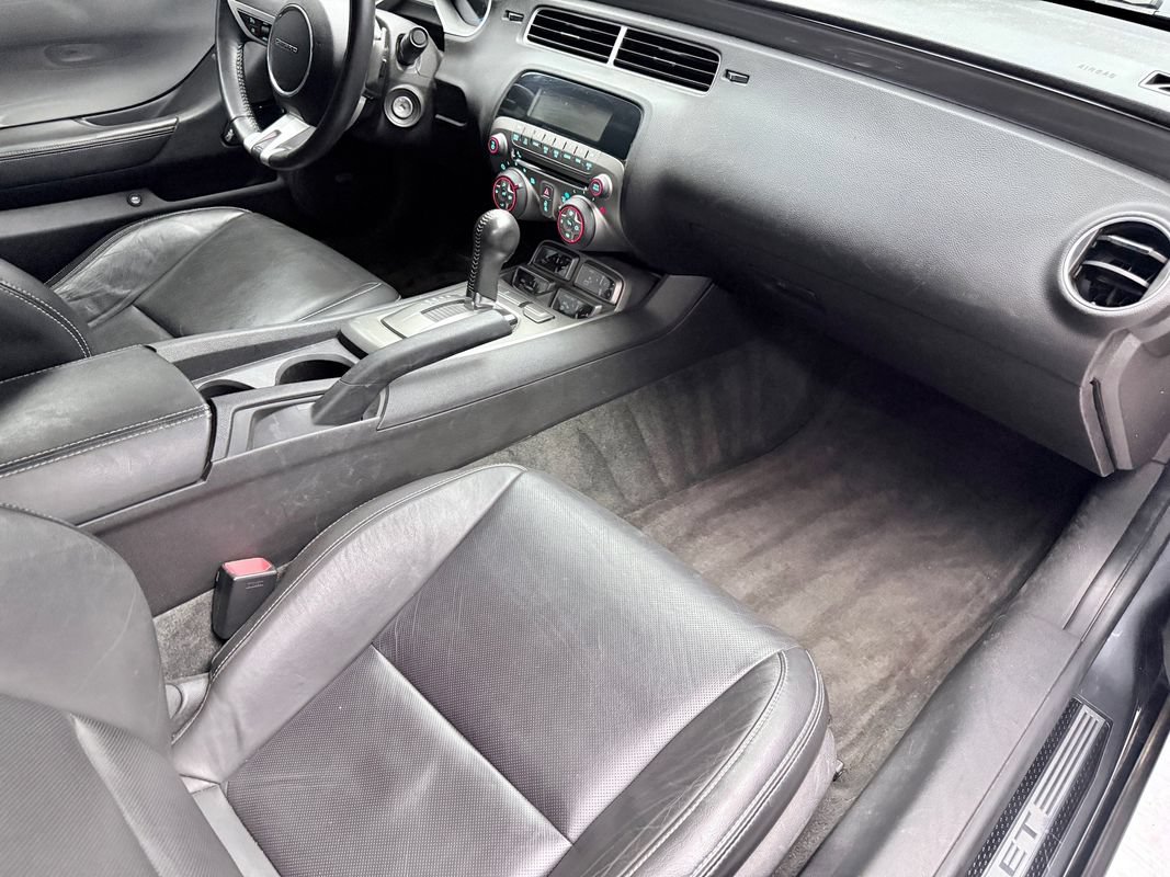 Used 2010 Chevrolet Camaro SS RWD image 11