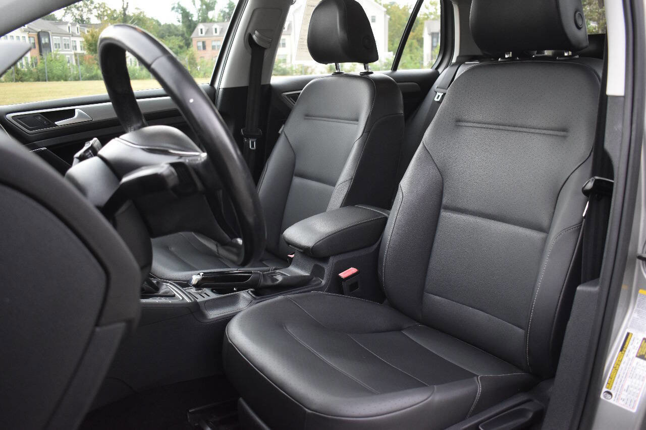 Used 2015 Volkswagen Golf S image 12