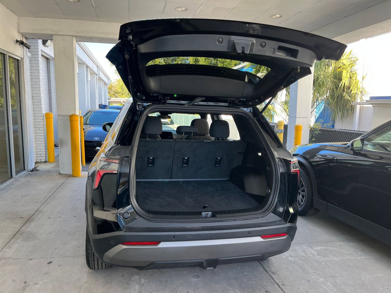 Used 2025 Chevrolet Equinox LT image 32