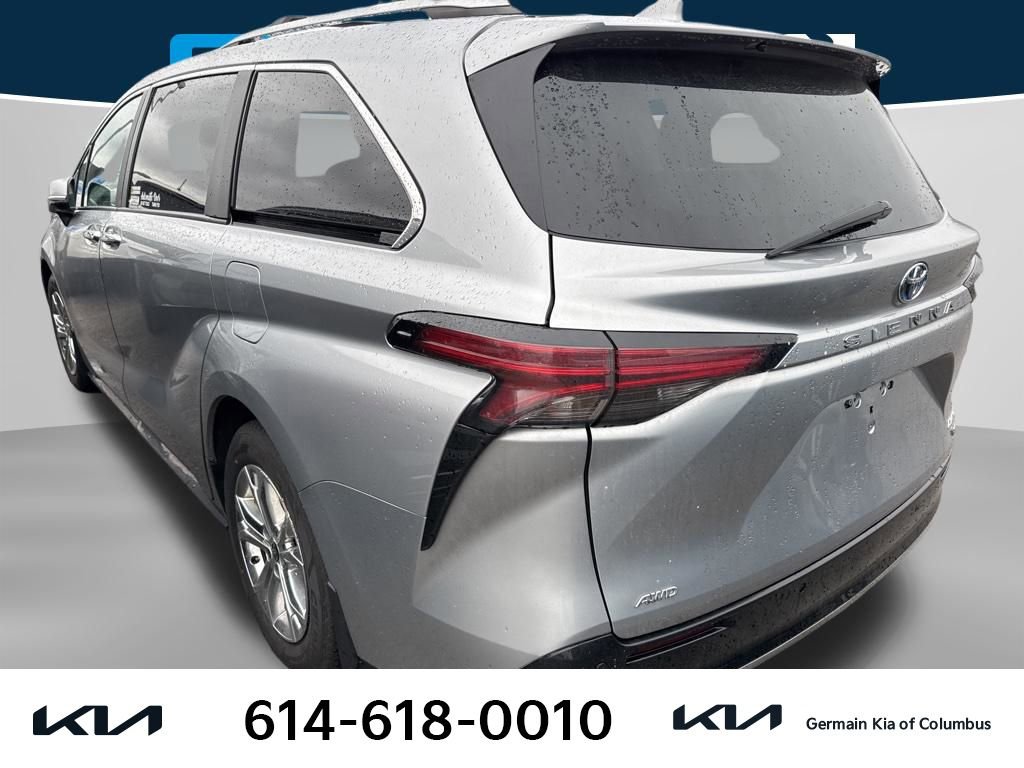 Used 2024 Toyota Sienna Platinum image 3