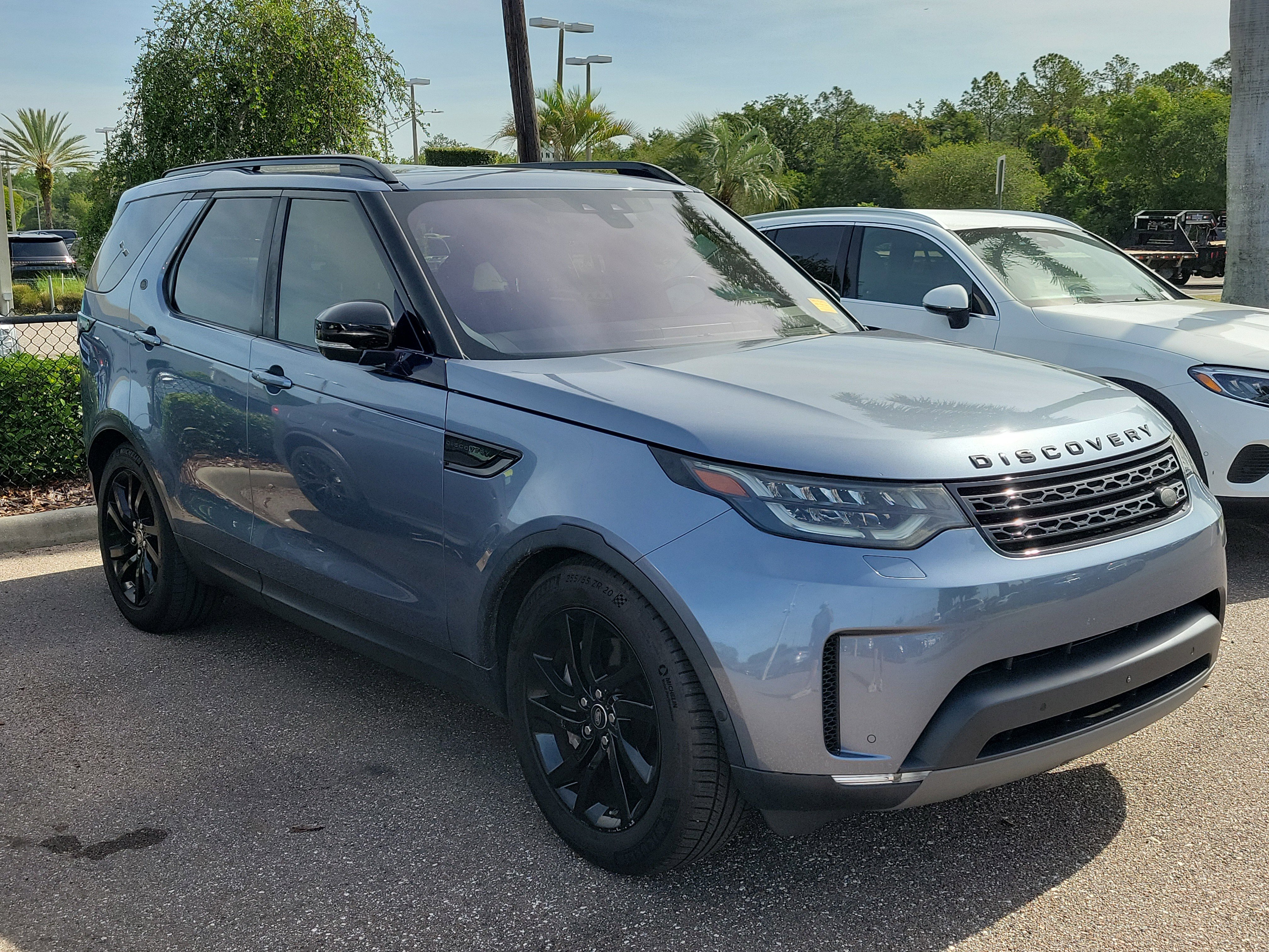 Used 2018 Land Rover Discovery HSE Luxury AWD/4WD image 2