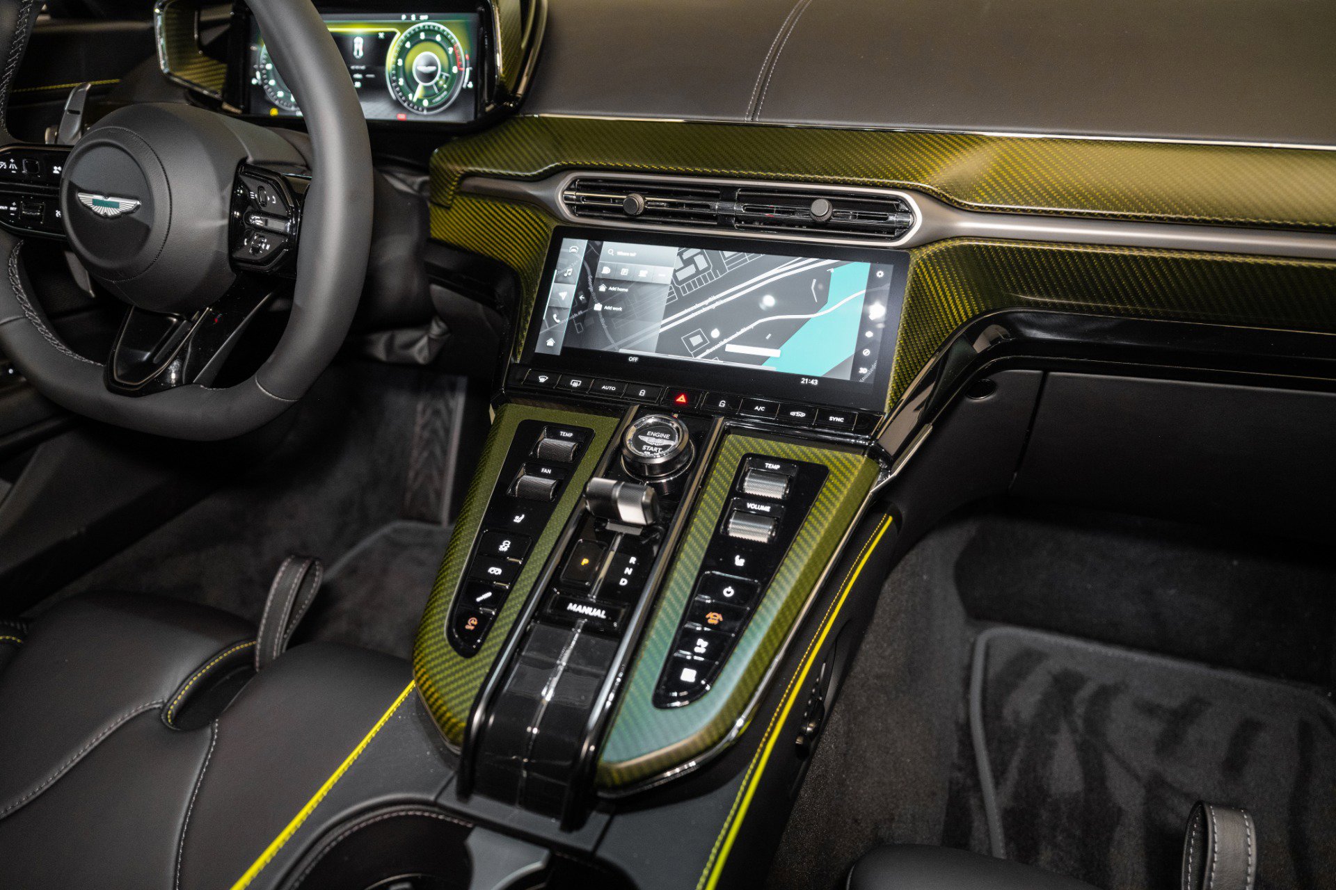 Used 2025 Aston Martin V8 Vantage Coupe image 22