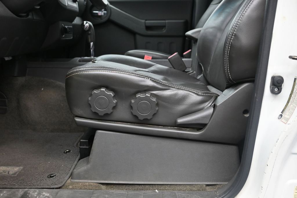Used 2015 Nissan Xterra PRO-4X w/ Pro-4x Leather Package AWD/4WD image 22