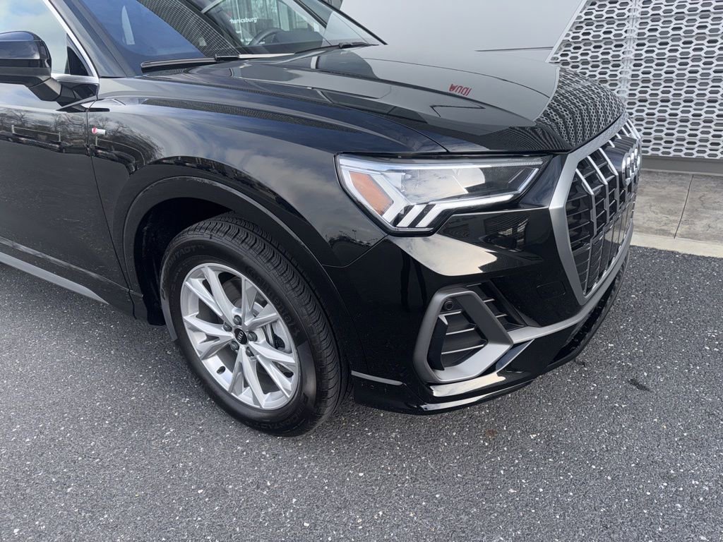 Certified 2025 Audi Q3 2.0T Premium Plus w/ Premium Plus Package image 4