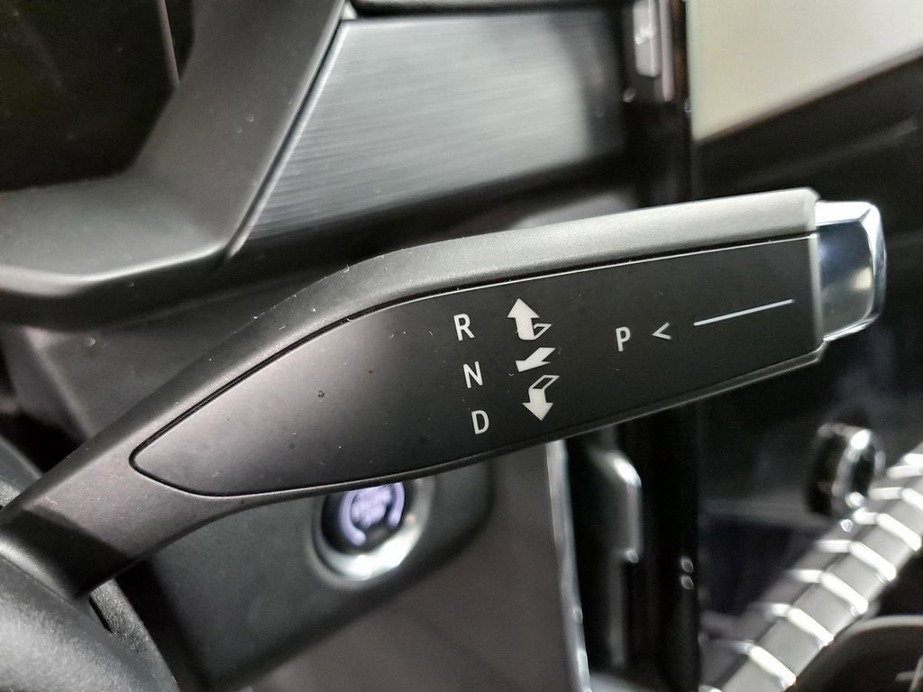 Used 2025 GMC Acadia Elevation image 32