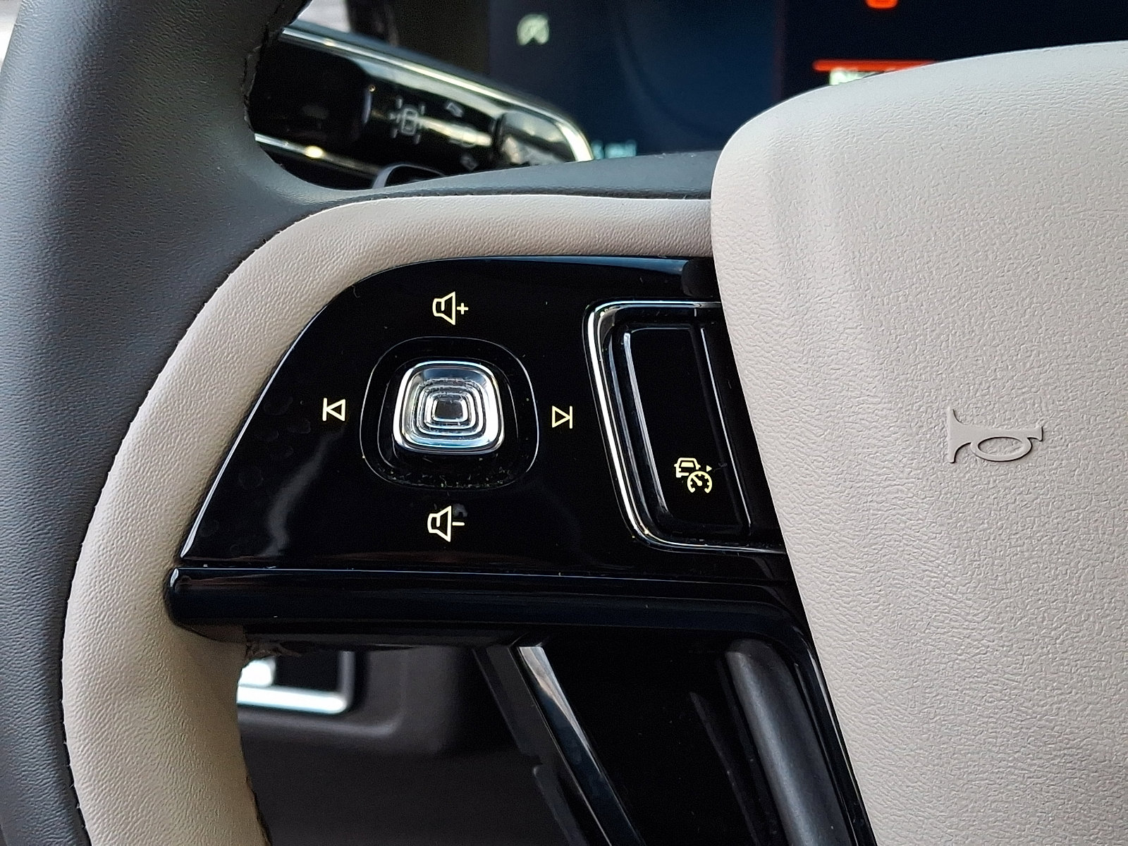 Certified 2024 Lincoln Corsair FWD image 21