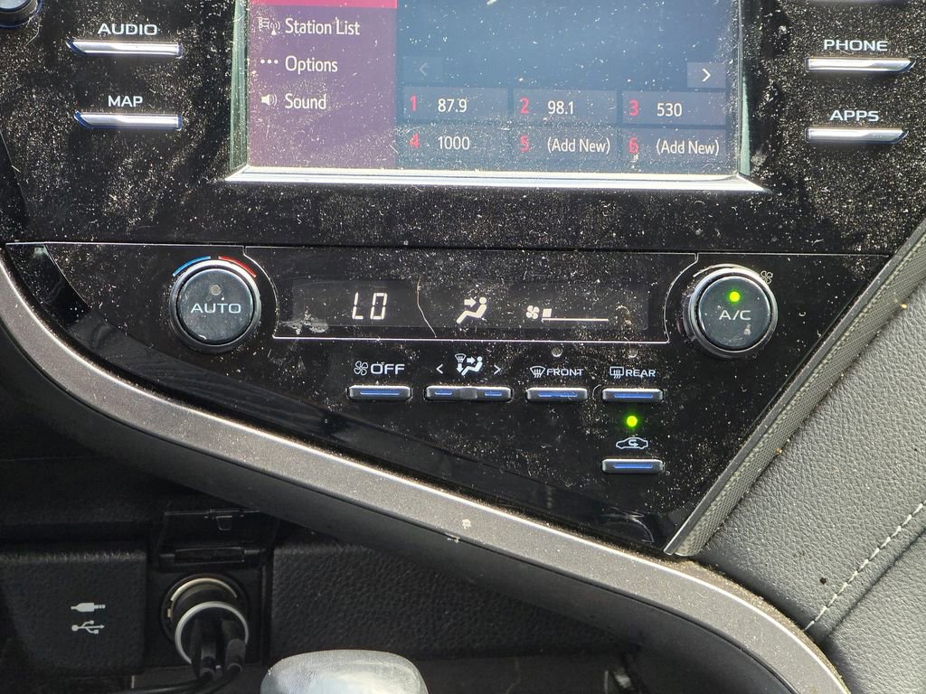 Used 2019 Toyota Camry SE FWD image 18