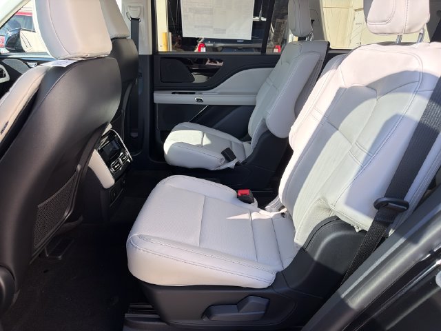 New 2027 Lincoln Aviator AWD image 15