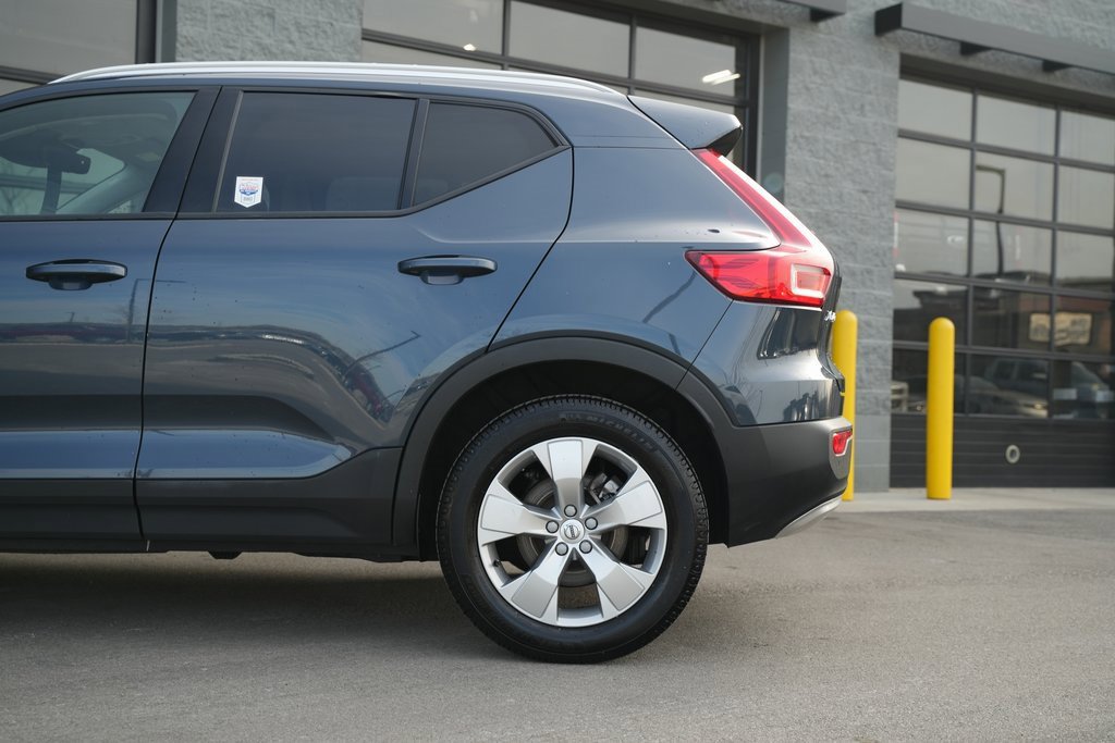 Used 2021 Volvo XC40 T5 Momentum w/ Premium Package image 17