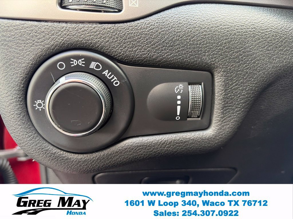 Used 2021 Jeep Cherokee Latitude FWD image 24
