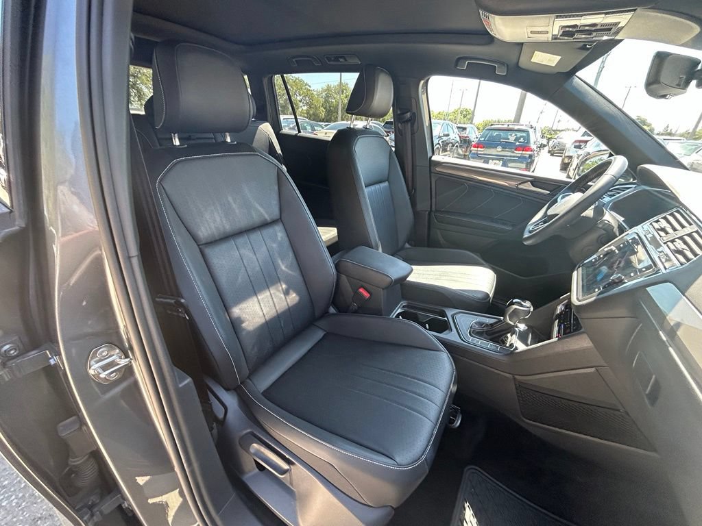 Certified 2023 Volkswagen Tiguan SE R-Line FWD image 29
