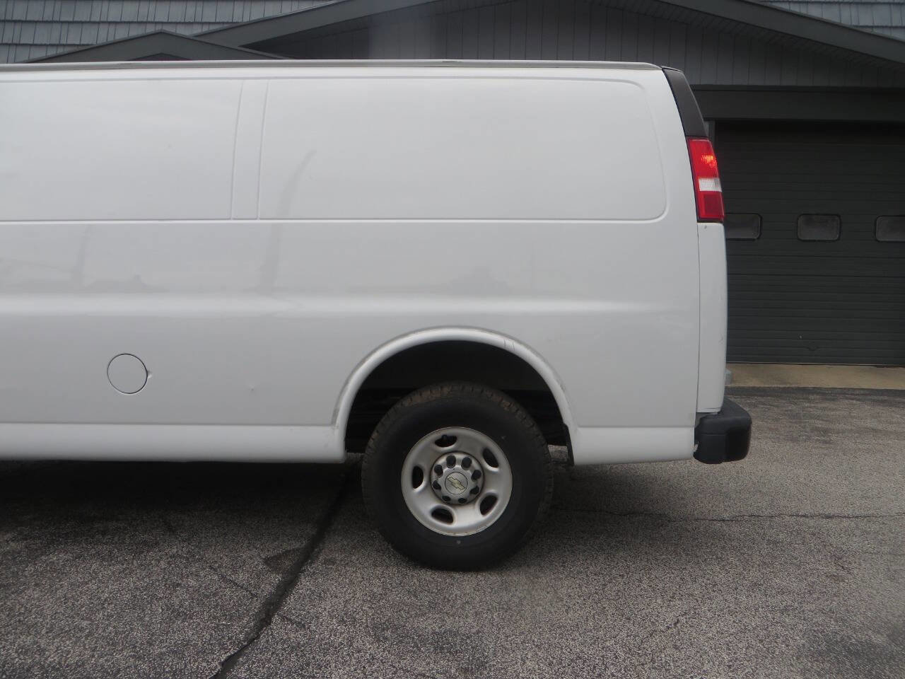 Used 2021 Chevrolet Express 2500 Extended w/ Driver Convenience Package image 25