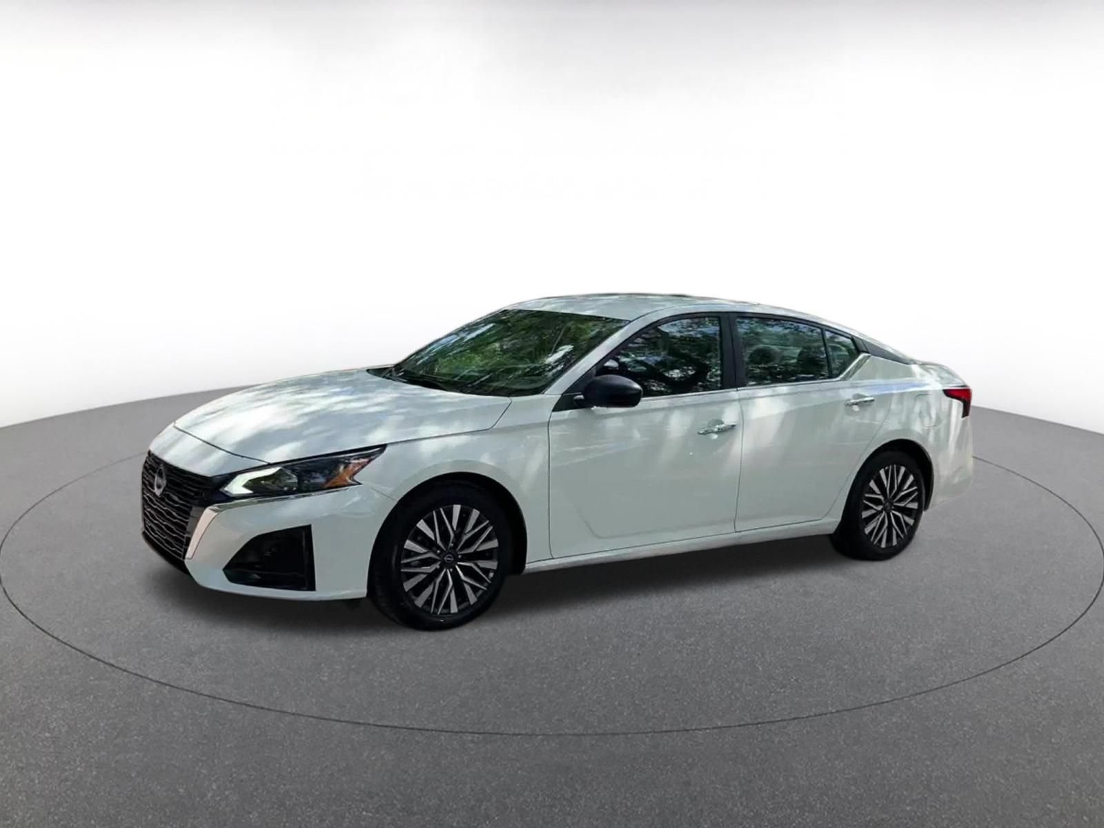 Used 2025 Nissan Altima 2.5 SV FWD image 6