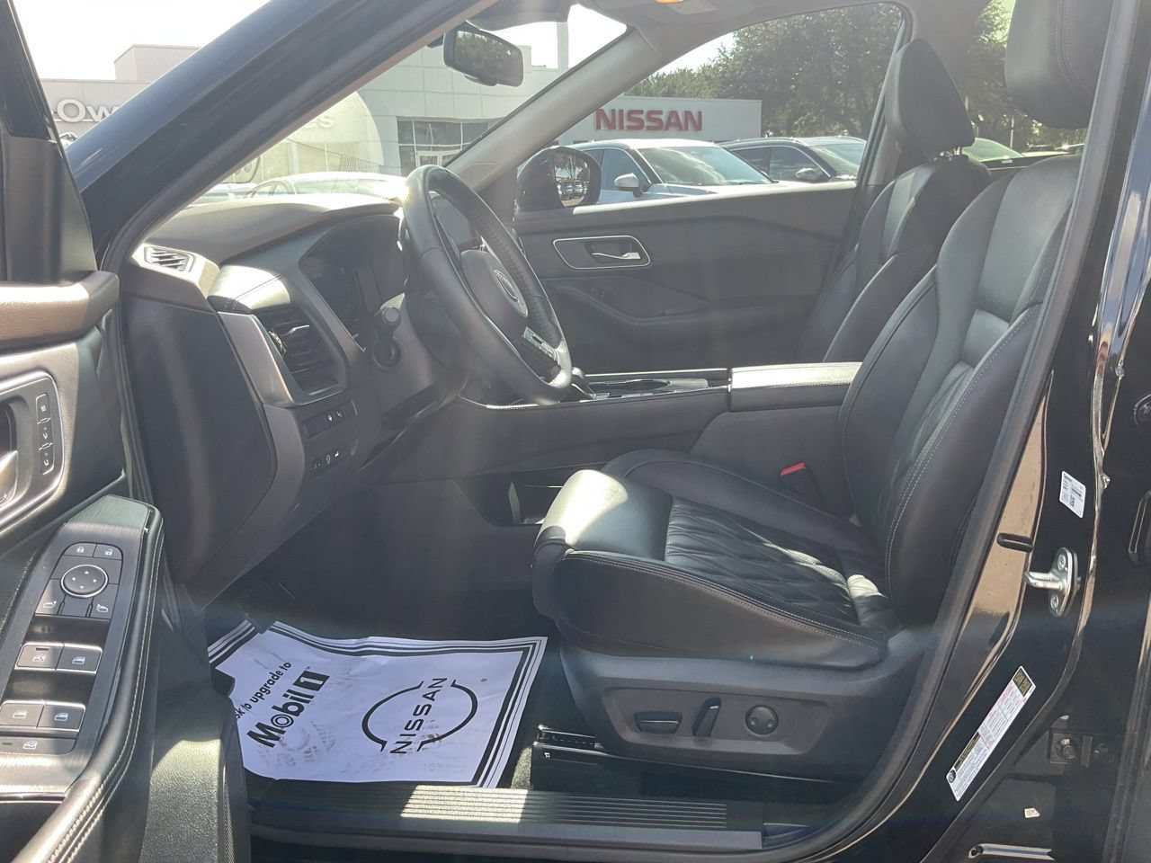 Used 2023 Nissan Rogue Platinum w/ Platinum Premium Package FWD image 8