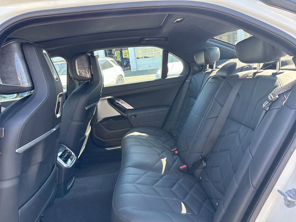 Used 2025 BMW 740i xDrive AWD/4WD image 10