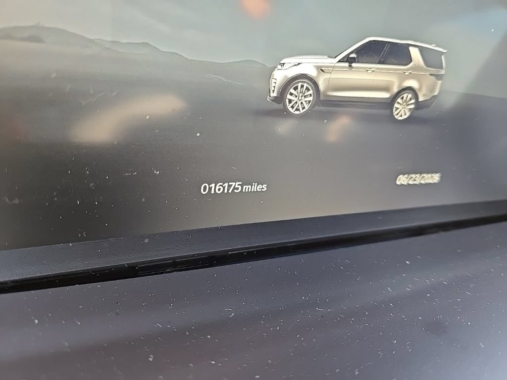 Used 2024 Land Rover Discovery Dynamic SE AWD/4WD image 13