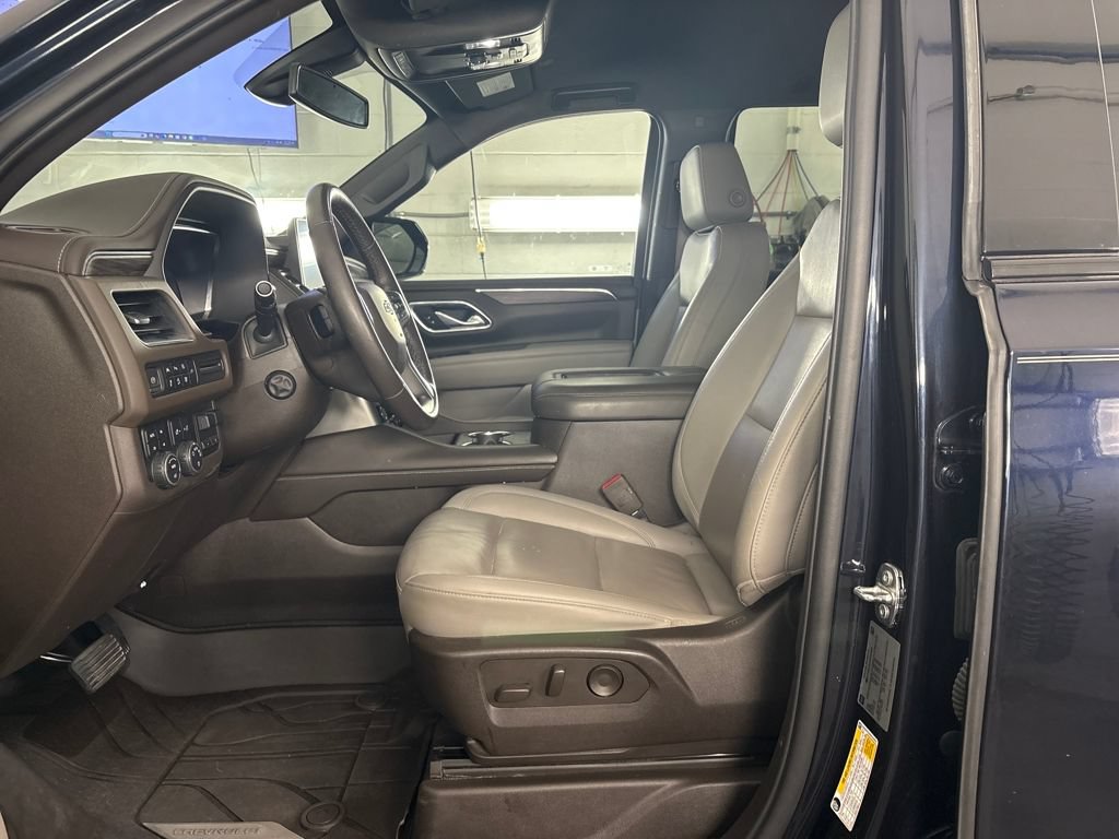 Used 2022 Chevrolet Tahoe Z71 w/ Z71 Off-Road Package AWD/4WD image 12
