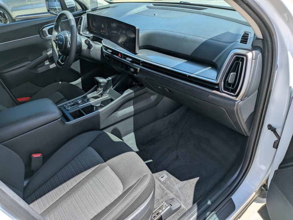 Certified 2024 Kia Sorento LX FWD image 13