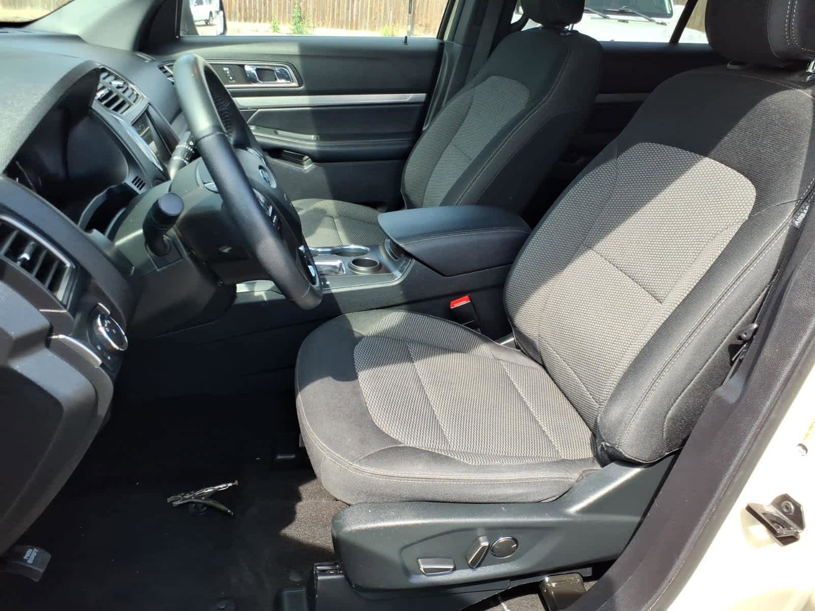 Used 2018 Ford Explorer XLT w/ Equipment Group 201A FWD image 20