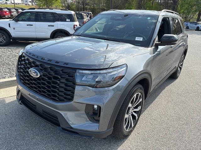 Certified 2025 Ford Explorer ST-Line AWD/4WD image 4