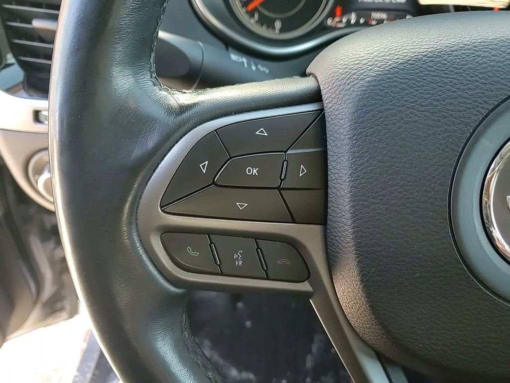 Used 2019 Jeep Cherokee Limited image 27